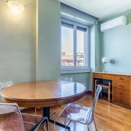 Splendido Trilocale Sviluppato Su Due Livelli Apartment Milan